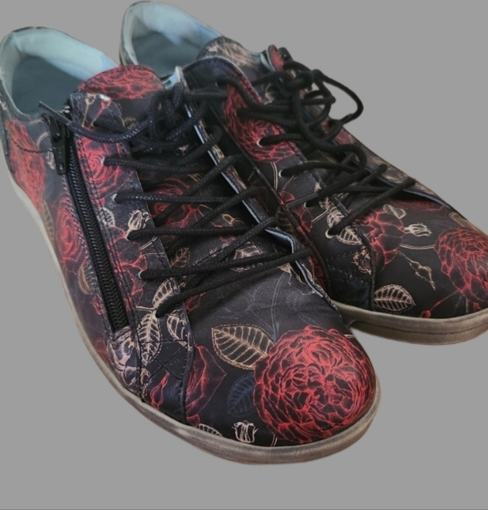 Cloud Aika 9/9.5Rose/black Print Floral Black and Red Sneakers Made In Portugal